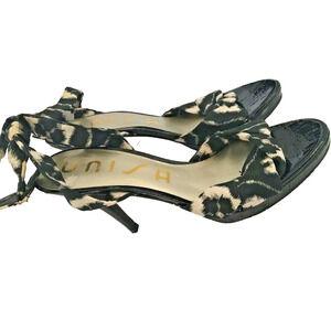 8.5M Unisa Sandal Ankle Strap 4 1/2" Heels Black and Cream Cloth and Patent